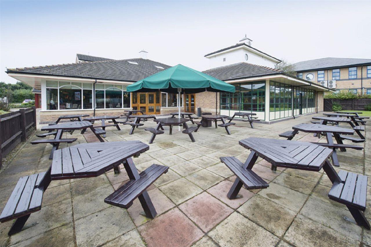 Premier Inn Sheffield/Barnsley Eksteriør billede