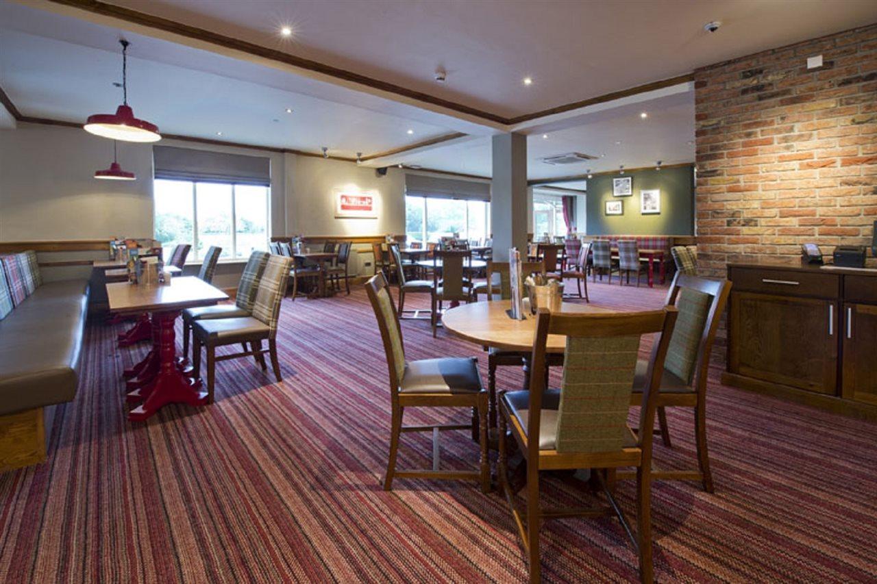 Premier Inn Sheffield/Barnsley Eksteriør billede